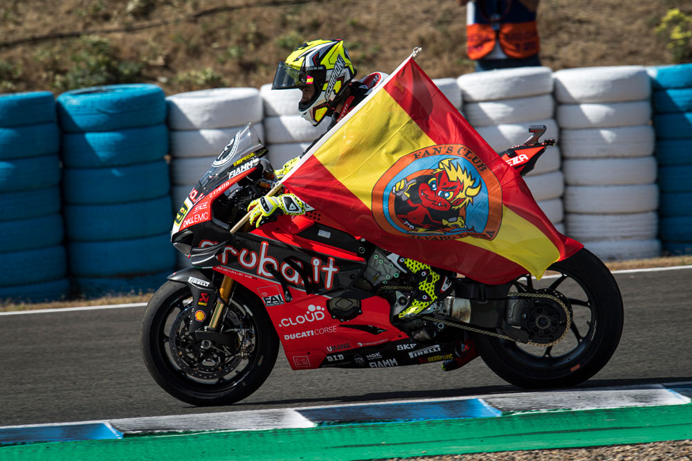 Alvaro Bautista logró la victoria de la primera carrera y superpole de SBK Jerez