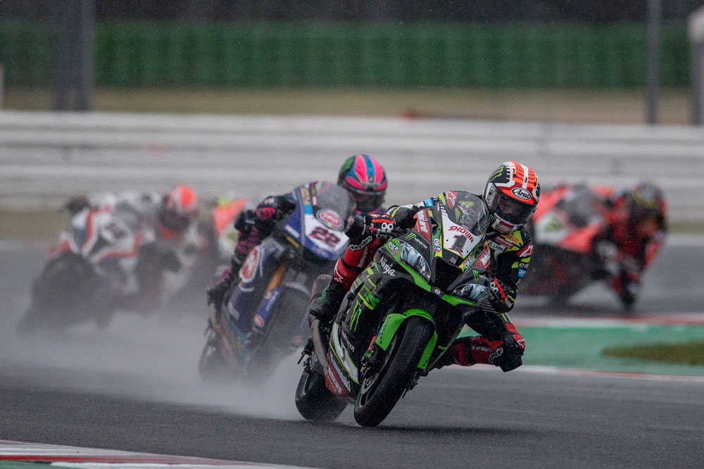 Jonathan Rea venció las dos carreras de SBK disputadas en Imola