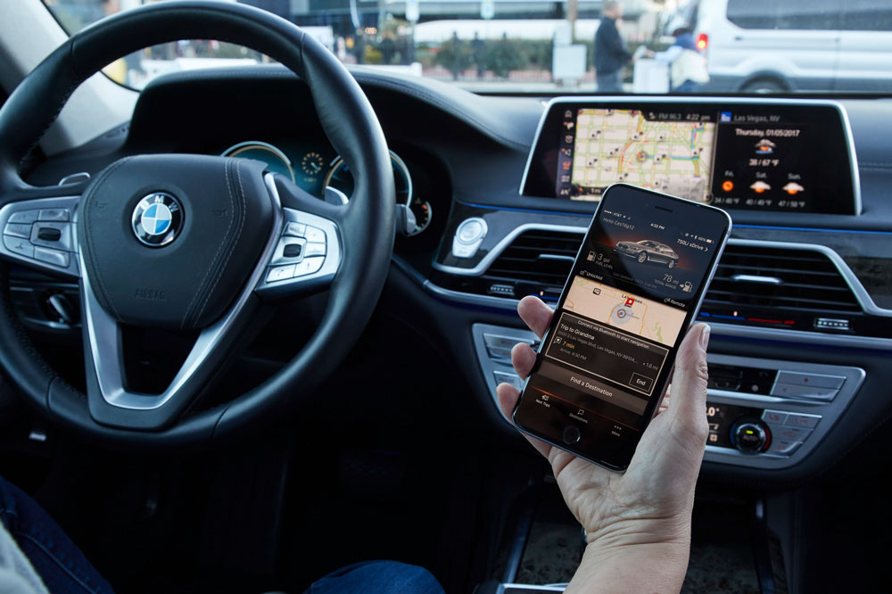 El uso del volante con las dos manos o mayor presión sobre los infractores que usan el teléfono móvil mientras conducen
