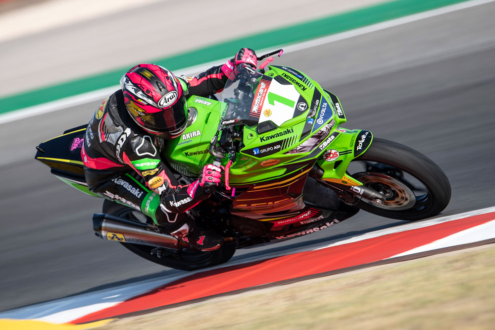 Maria Carrasco cede el titulo de Campeona del Mundo SSP 300 a Manu González con una victoria