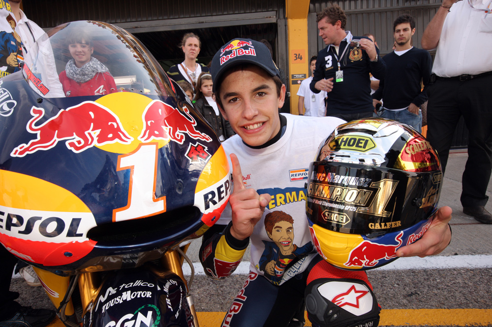 Marc Márquez celebra su primer título mundial de 125 cc.