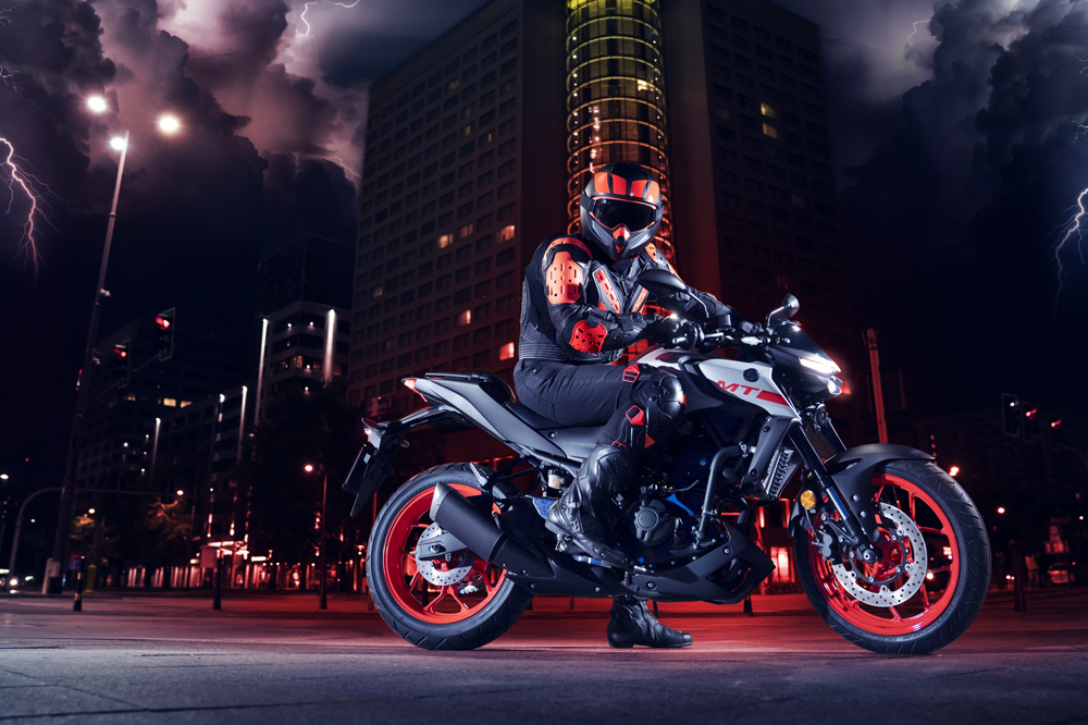 La Yamaha MT 03 estrena horquilla invertida y basculante asimétrico