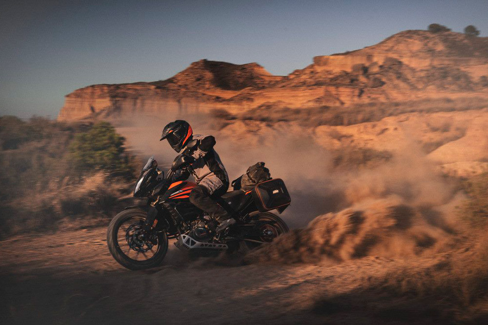 KTM lo ha tenido fácil para transformar la KTM 390 Duke en esta moto trail