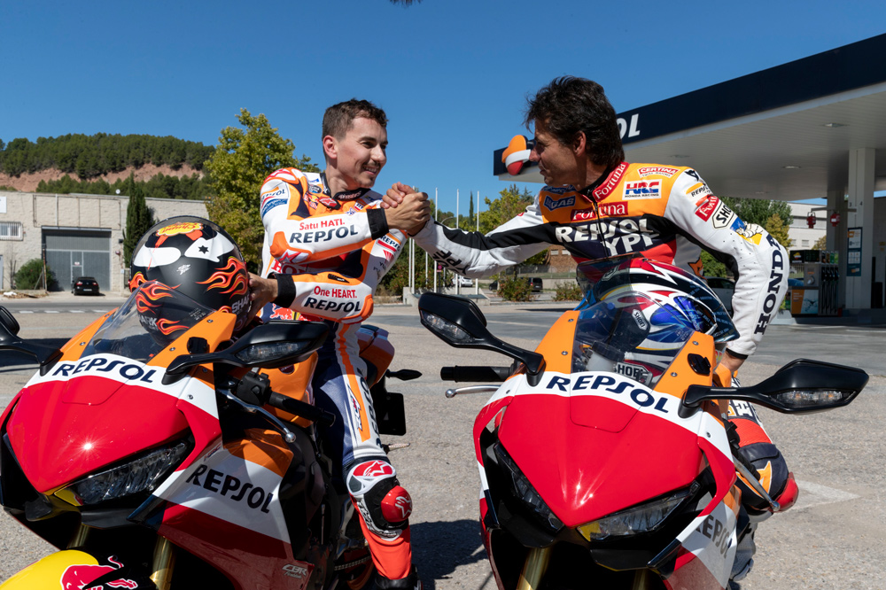 Alex Crivillé y Jorge Lorenzo salen juntos a rodar en moto