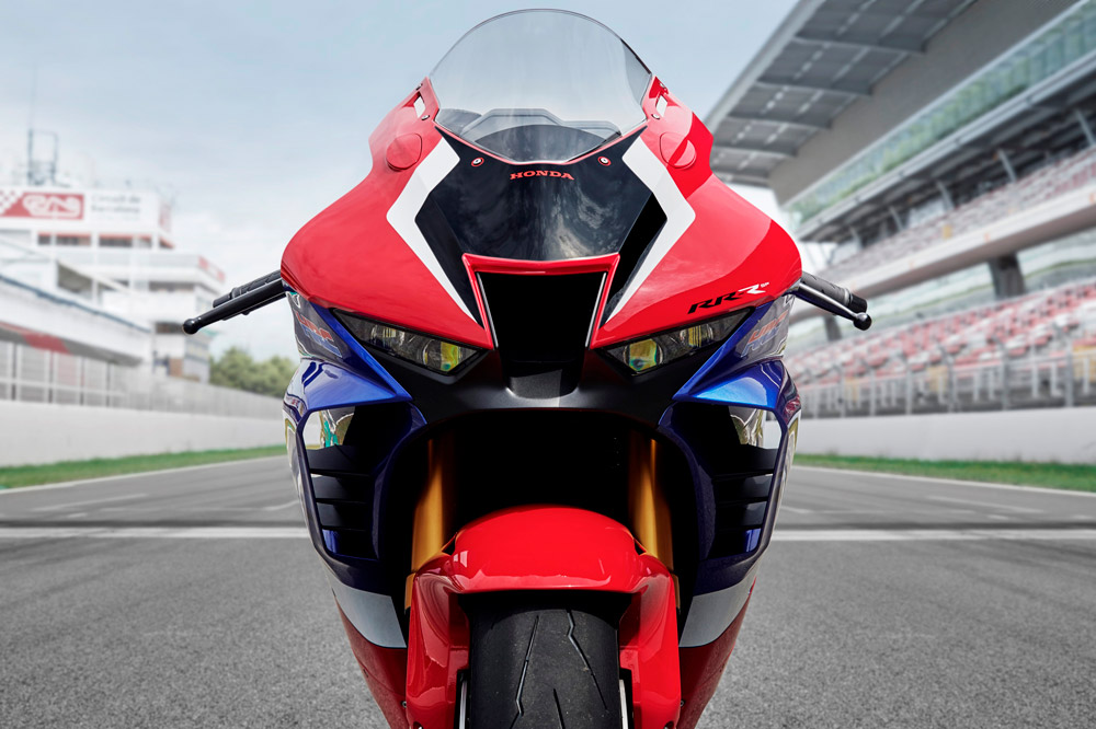 El frontal de la Honda CBR 1000 RR-R Fireblade se ha bajado y minimizado al máximo