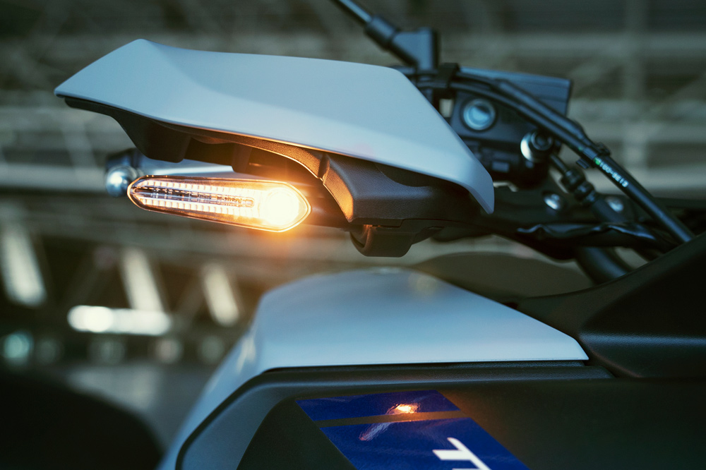Detalle de los intermitentes de LED de la Yamaha Tracer 700
