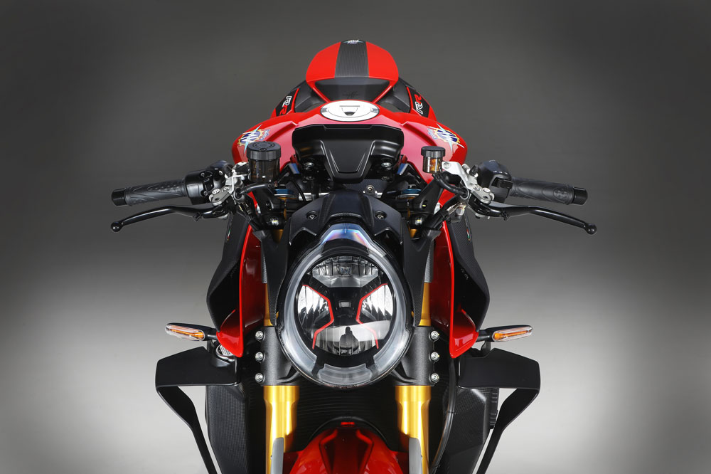 Entre los detalles de la MV Agusta Brutale 1000 RR destacan sus luces completamente de LED y adaptativas