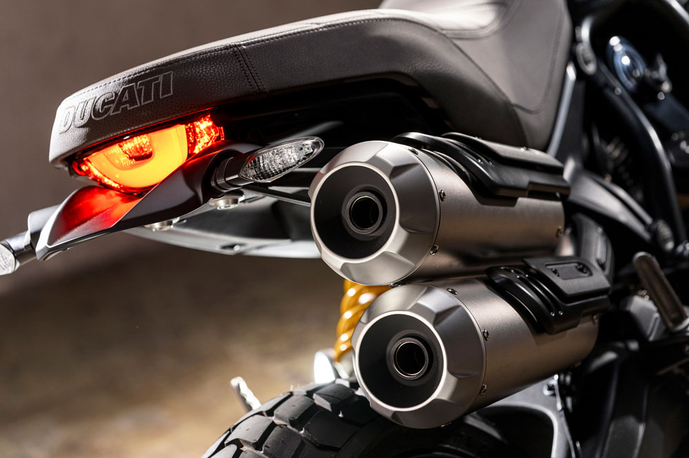 Doble escape superior de la Ducati Scrambler 1100 Pro