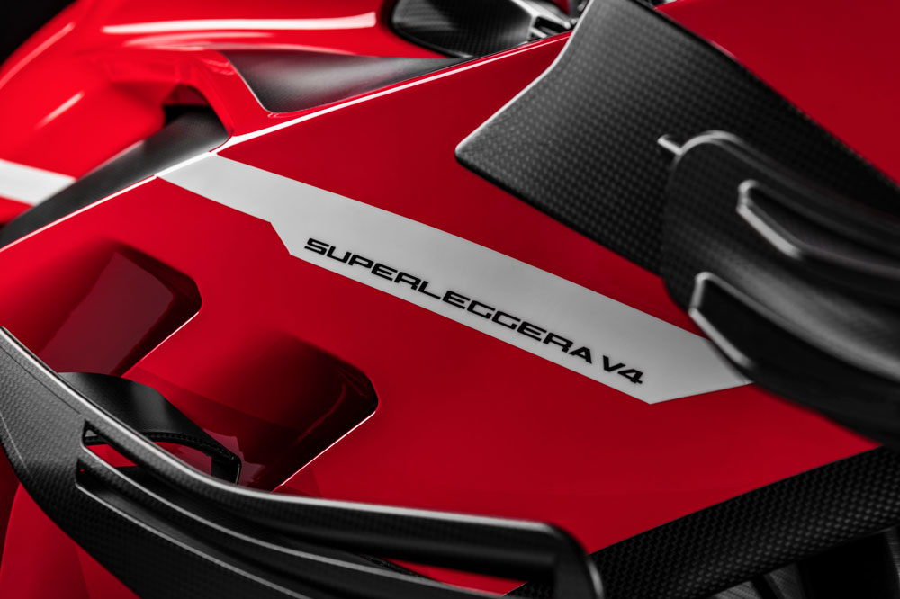 La Ducati Superleggera viene con equipamiento para el piloto exclusivo