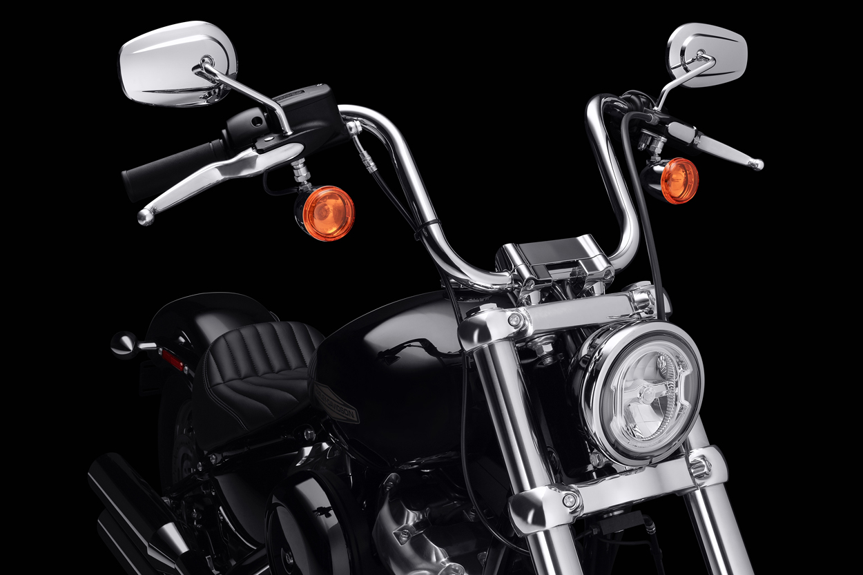 Manillar tipo "mini ape" en la Harley Davidson Softail Standard