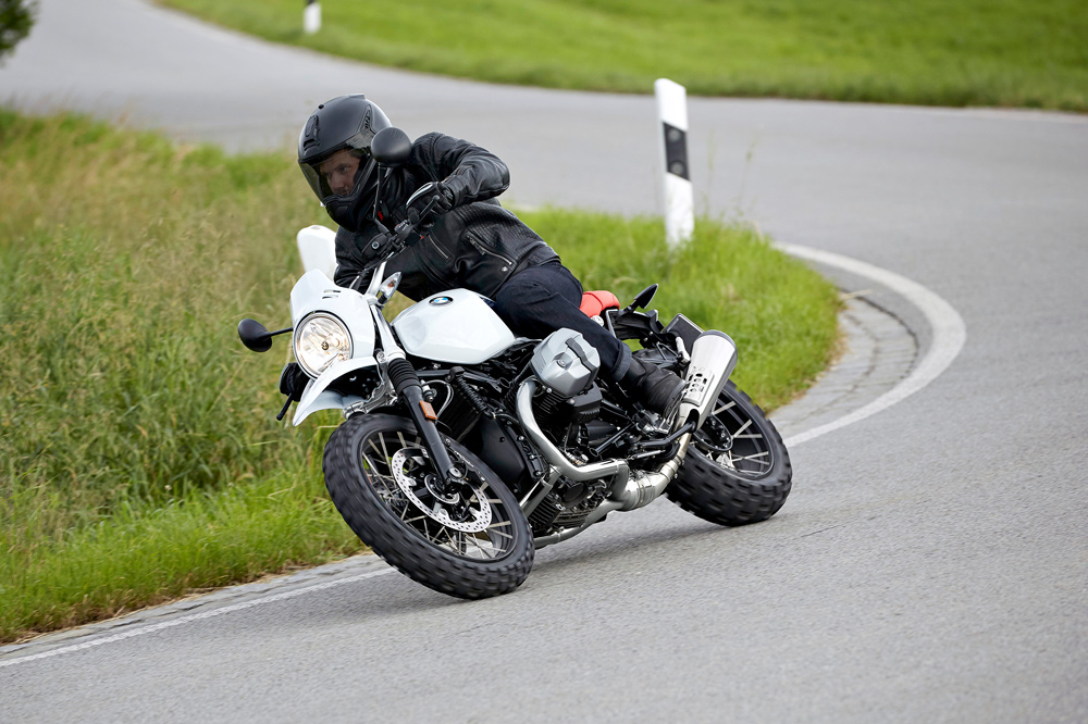 ¿Qué debo hacer si necesito una grúa para mi moto?