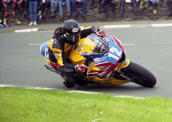 Bruce Anstey con Triumph en el Junior TT