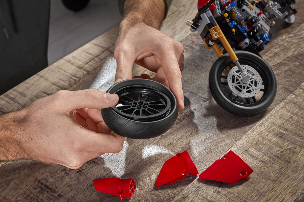 Ducati Panigale V4 R LEGO Technic