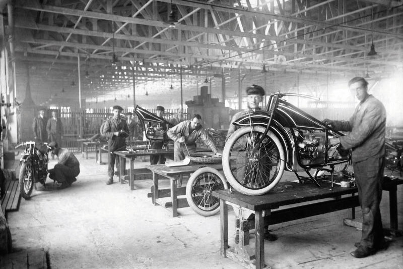 Así era la fábrica de motos BMW