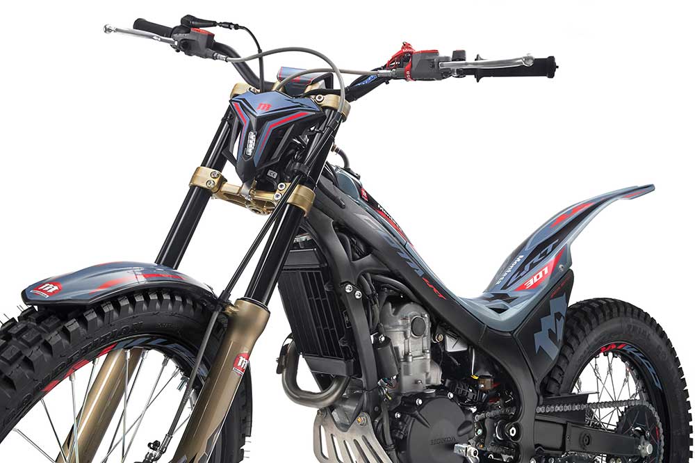 Los plásticos de la Montesa Cota 301 RR tienen que ser prácticamente irrompibles