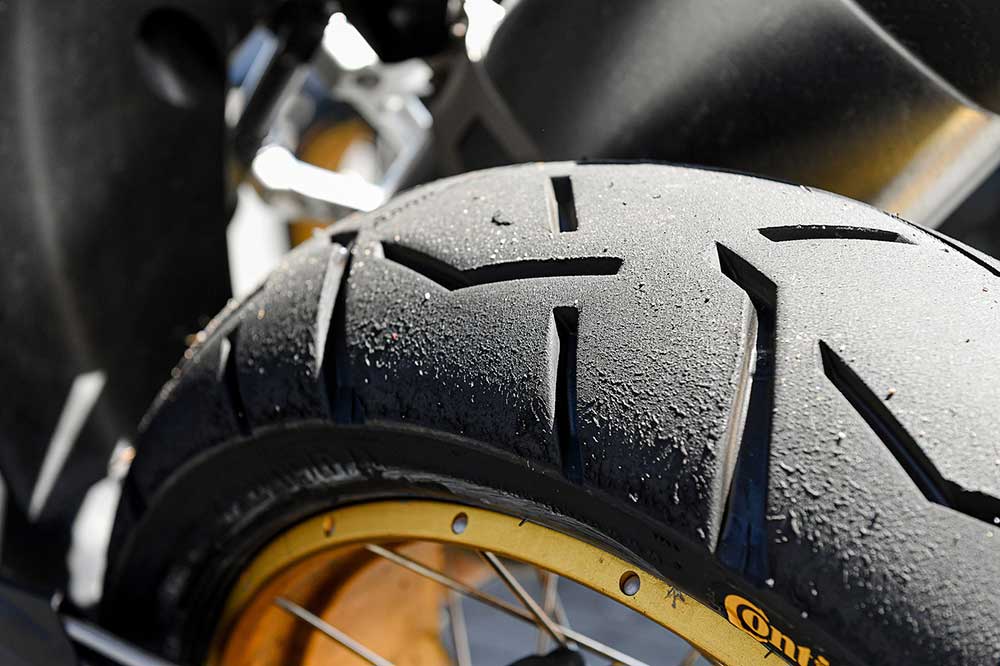 Como comprobar rápidamente el estado de los neumáticos de tu moto