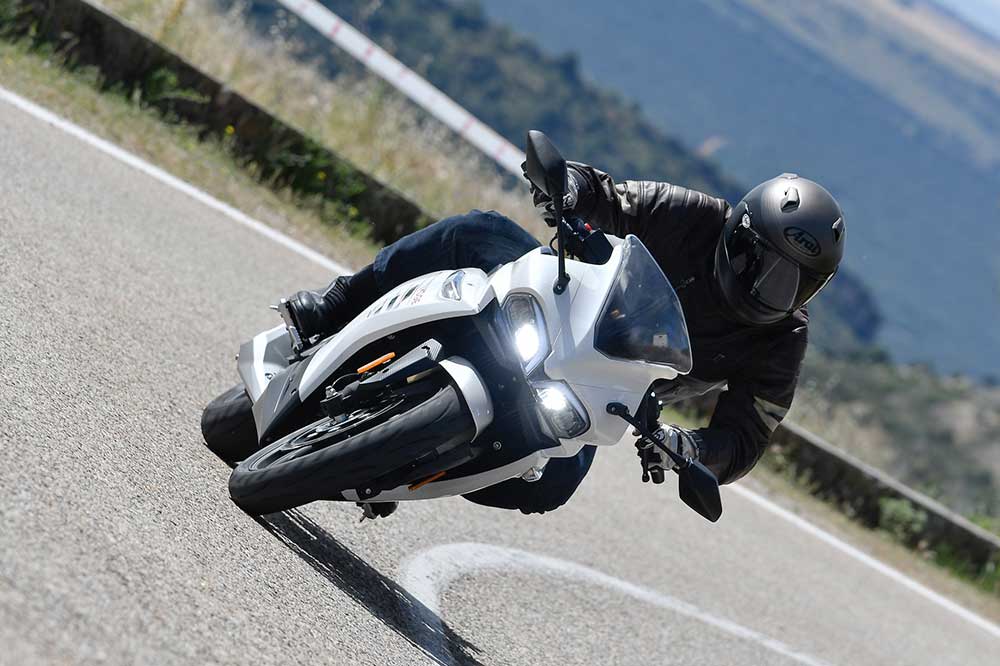 La estética de la VOGE 300RR recuerda mucho a una conocida marca italiana