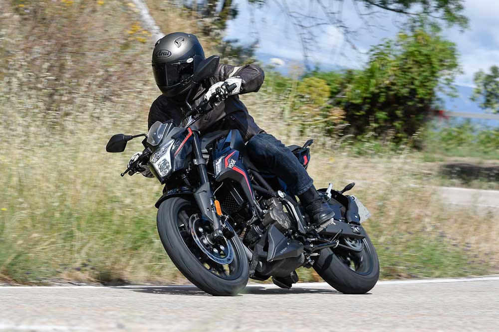 VOGE 300R una moto naked para el A2