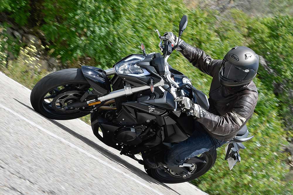 VOGE 500R, una moto naked asequible para el carnet A2