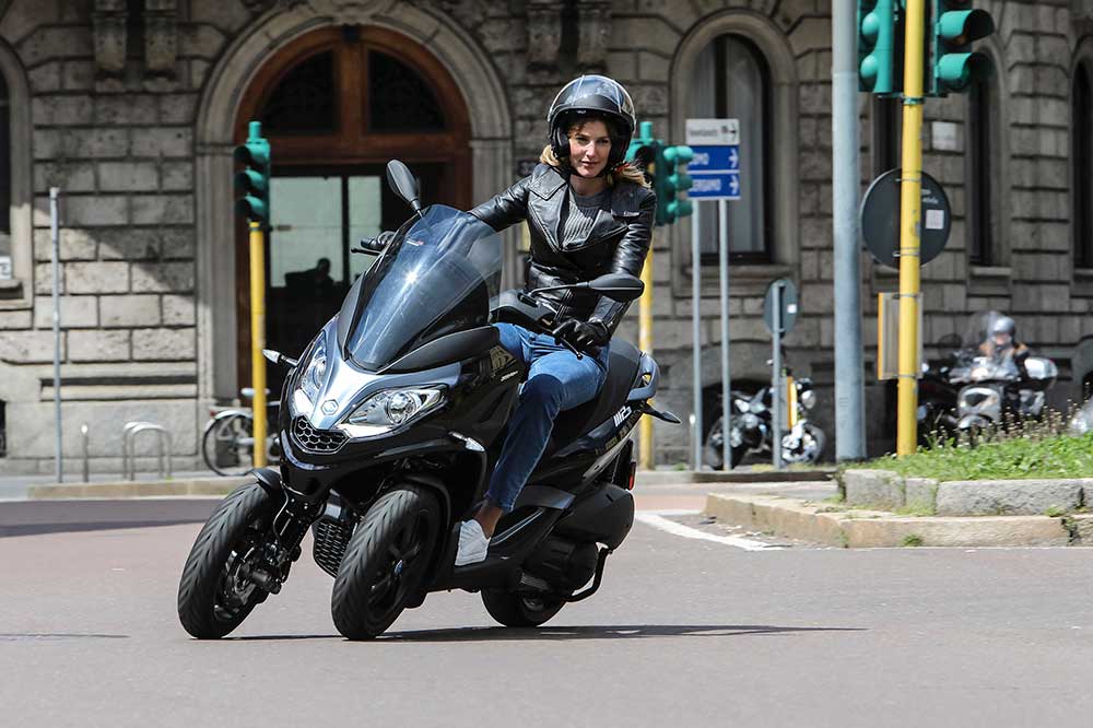 Usa una moto o scooter en tus desplazamientos diarios