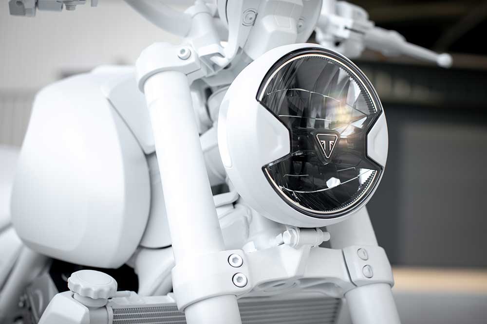 Detalle del faro delantero de la Triumph Trident 2021