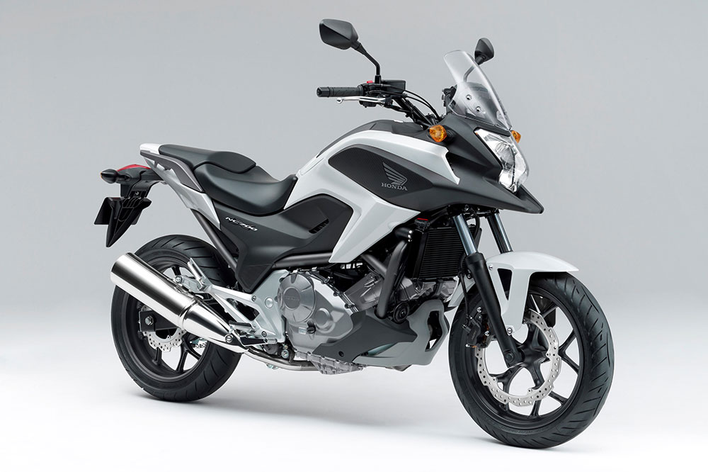 La honda NC 700 X fue uno de los modelos que popularizó el sistema semiautomático de cambio DCT