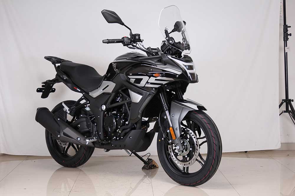 Voge añade la version trail a su gama de motos de 300 para el carnet A2