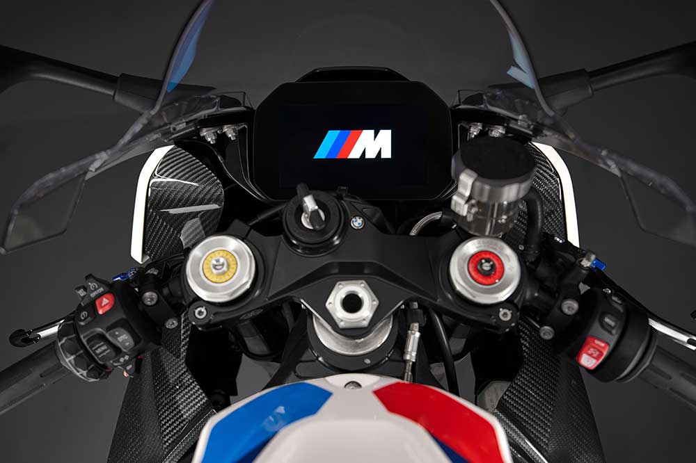 El cuadro de instrumentos está pensado para sacar el máximo partido a la BMW M 1000 RR