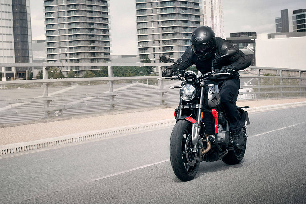 Triumph ha estudiado bien la ergonomía de su nueva Trident 660