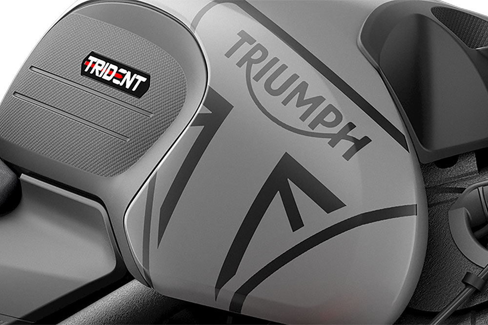 Detalle del depósito de la Triumph Trident 2021