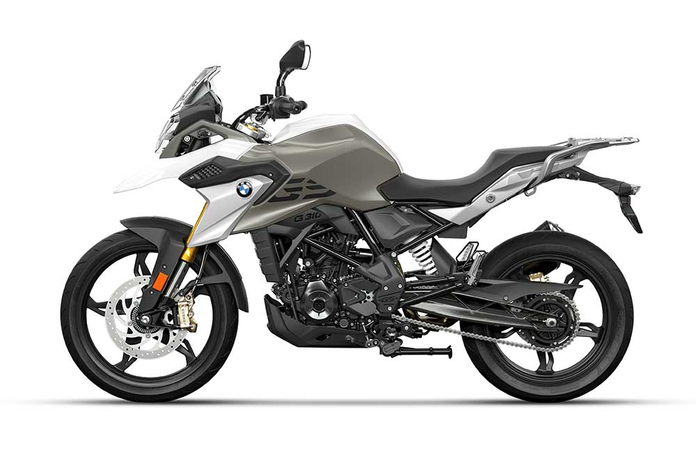 La BMW G 310 GS tiene también esta decoración básica en gris y blanco entre su nueva gama de colores