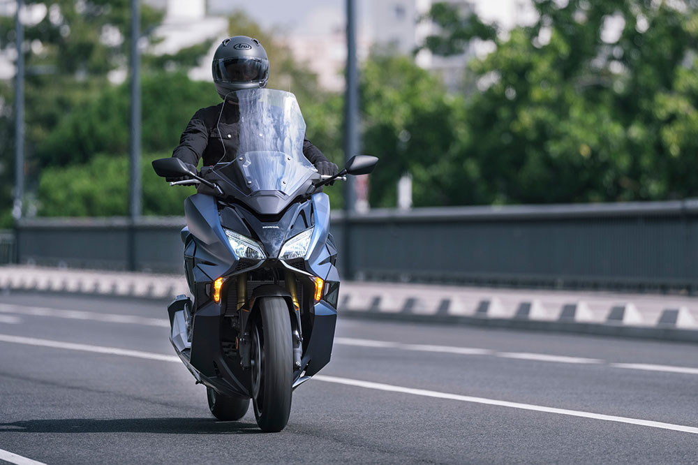 El Honda Forza GT es un "todo en uno", posiblemente con este scooter no te haga falta tener una segunda moto para el fin de semana