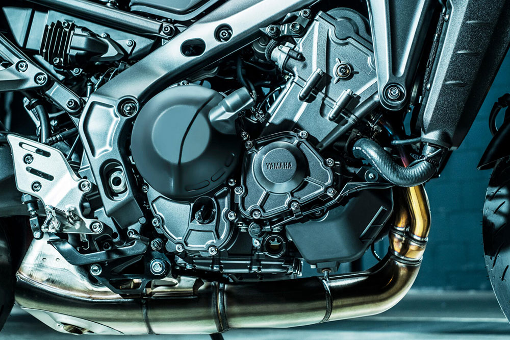 El nuevo motor de la Yamaha MT 09 sube de cilindrada y mejora las cifras de potencia y de par.