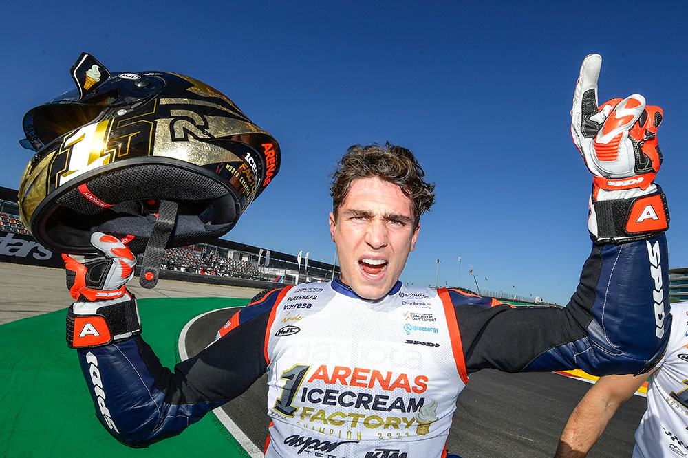 Albert Arenas logró el título de Campeón del Mundo de Moto3 2020