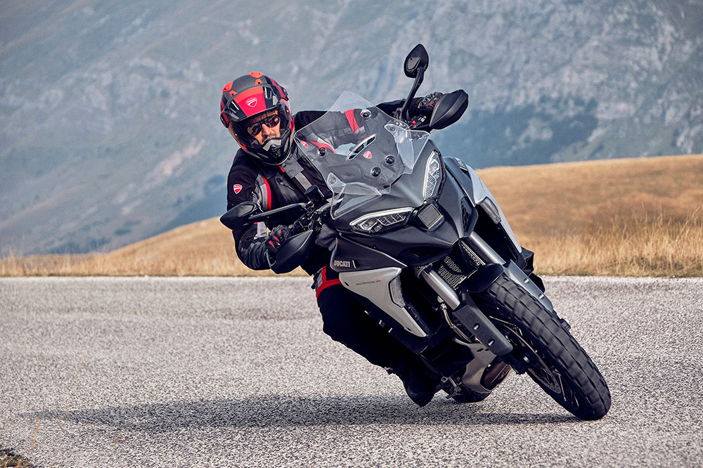 La electrónica de la Ducati Multistrada V4 es exagerada. Una unidad de medición inercial gobierna el motor.