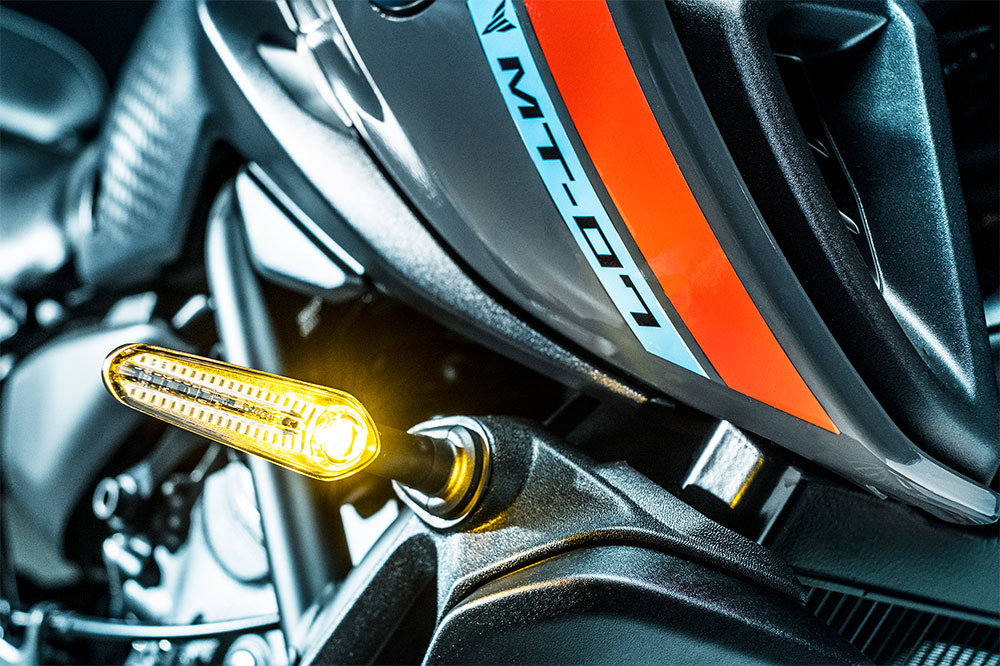 Nuevos intermitentes en la Yamaha MT 07
