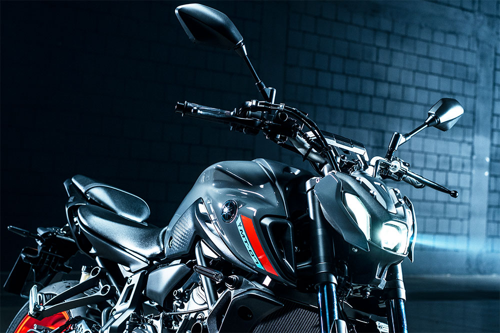 El frontal con faros de LED de la Yamaha MT 07 comparte el mismo estilo que "su hermana" 09