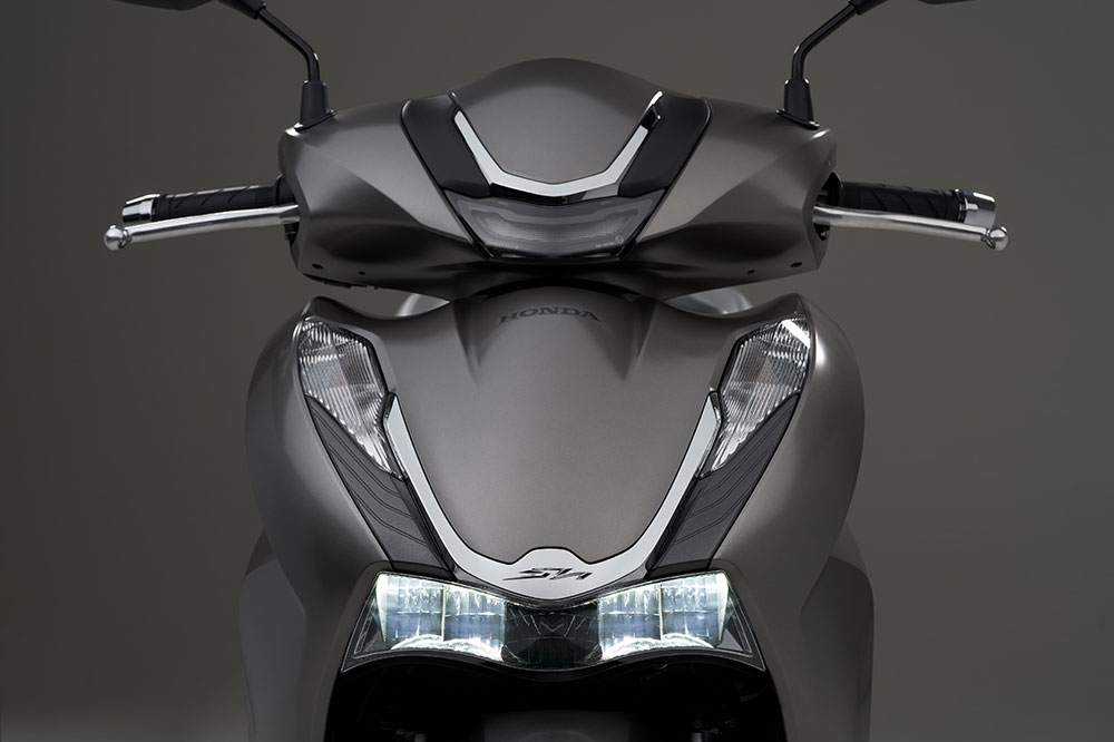 El conjunto de faros de LED es otra de las características del diseño del Honda SH 350i