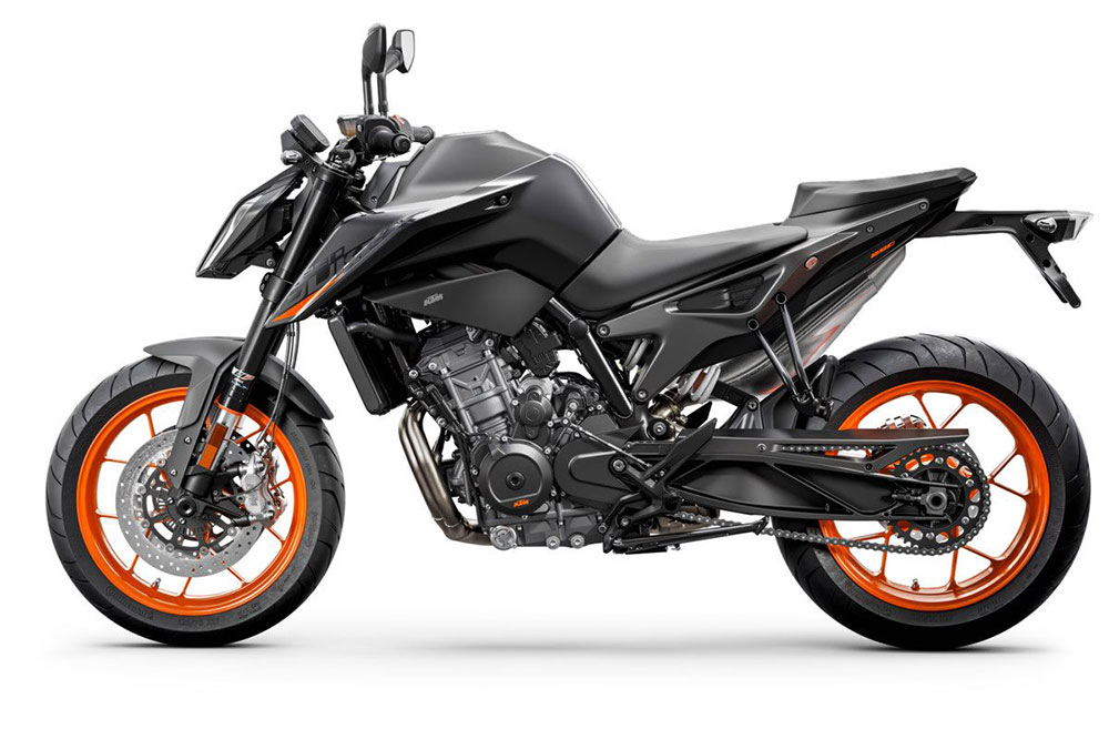La KTM 890 se complementa con la R, con más prestaciones y mayores aptitudes para el circuito