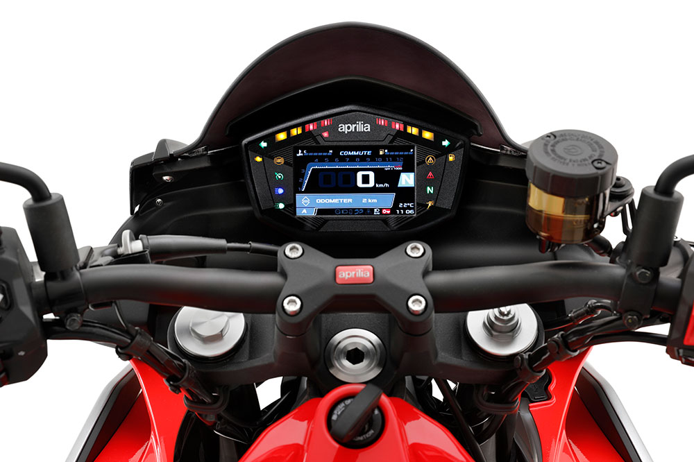 El cuadro de instrumentos de la Aprilia Tuono 660 es completamente digital