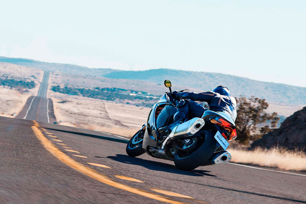 Una moto de 300 km/h no tiene más lógica que el placer de tener una de las motos más veloces del mercado