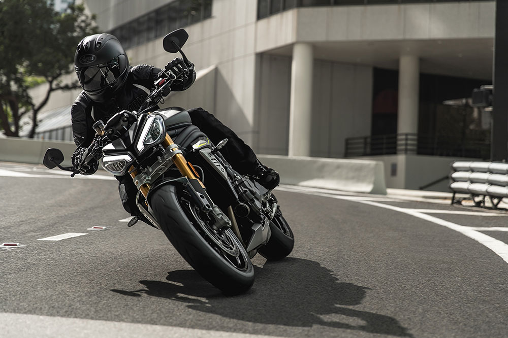 Triumph ha renovado por completo su Speed Triple 1200 con un motor que hereda la tecnología del Mundial de Moto2