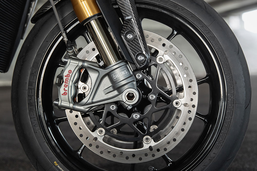 Los elementos Brembo en discos, bomba y pinzas son otra de las grandes bazas de la Speed Triple