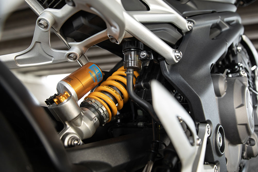 Suspensiones Öhlins en los dos trenes de la Triumph Speed Triple RS