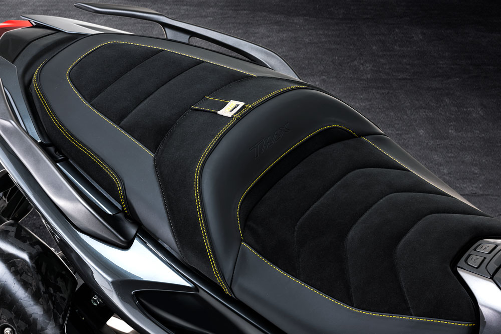 El Yamaha TMax 20 Aniversario tiene asiento y puños calefactados exclusivos