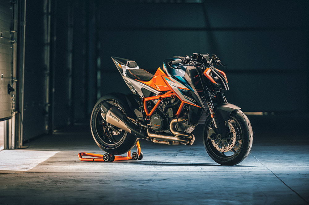 La KTM 1290 Super Duke RR lleva toda la electrónica que te puedas imaginar en una moto naked deportiva