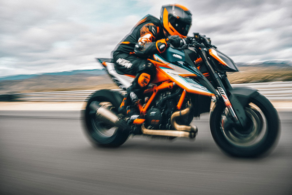 Elementos de fibra de carbono y una decoración especial para esta moto que estará disponible sólo para unos pocos privilegiados en toda Europa