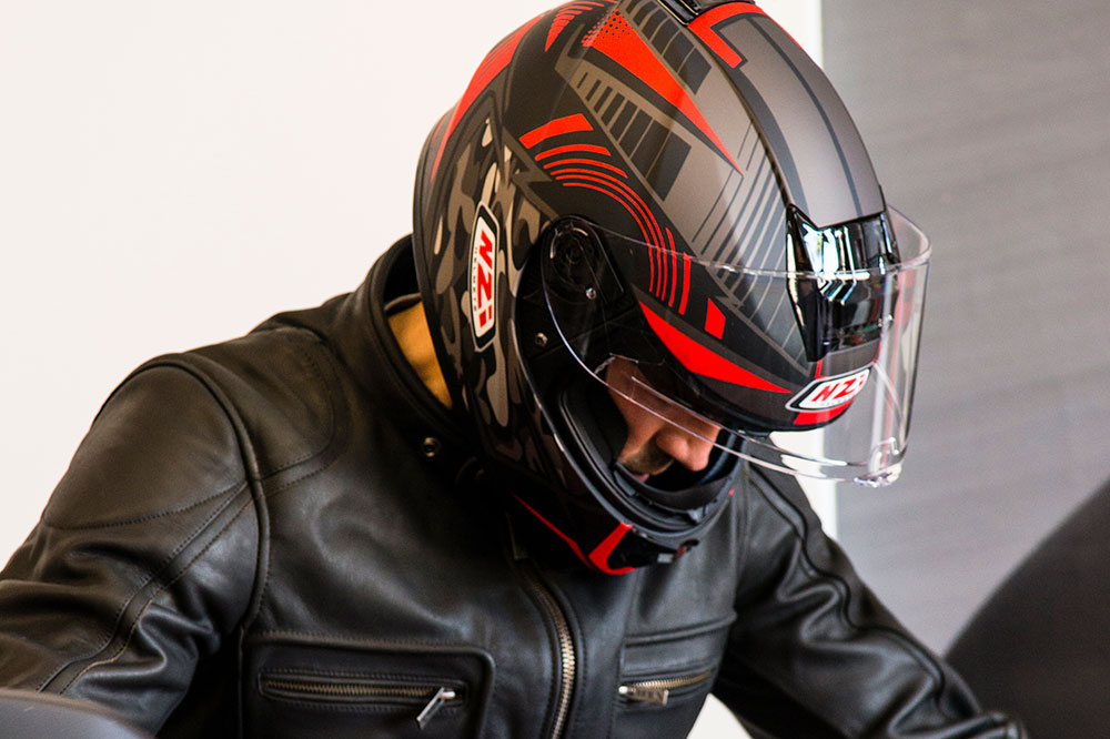 El casco de moto es el único elemento obligatorio, al menos de momento