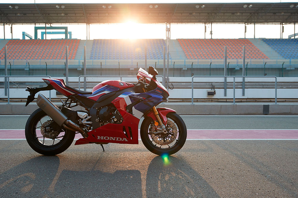 Motos oficiales o paralelas. ¿Cuál es la diferencia?