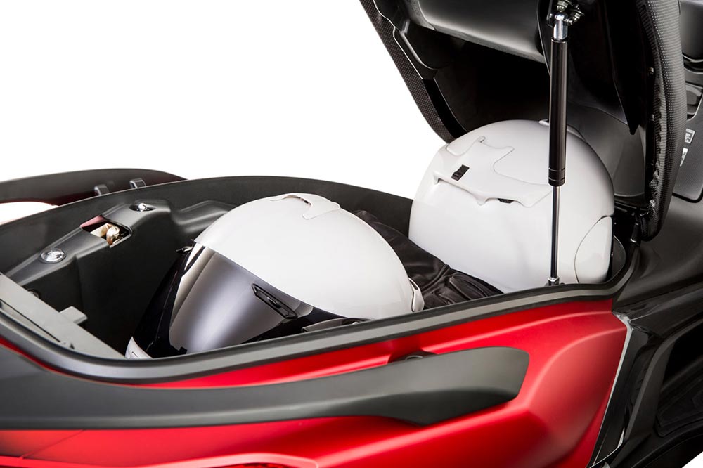 La capacidad de carga y el confort con dos grades argumentos del KYMCO Super Dink